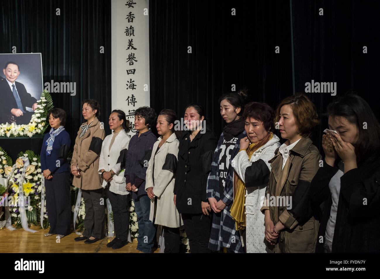 Peking, China. 26. April 2016. Mei Baojiu, ein Meister der Pekingoper und auch Sohn des weltbekannten Oper Meistere Mei Lanfang (1894 – 1961), starb am 25. April im Alter von 82 in Peking. Eine Trauerfeier gilt für Mei Baojiu in Beijing Peking Oper Theater. © Jiwei Han/ZUMA Draht/Alamy Live-Nachrichten Stockfoto