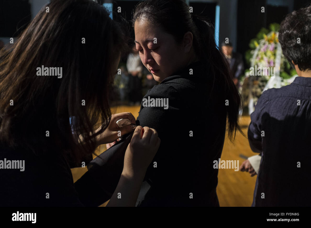 Peking, China. 26. April 2016. Mei Baojiu, ein Meister der Pekingoper und auch Sohn des weltbekannten Oper Meistere Mei Lanfang (1894 – 1961), starb am 25. April im Alter von 82 in Peking. Eine Trauerfeier gilt für Mei Baojiu in Beijing Peking Oper Theater. © Jiwei Han/ZUMA Draht/Alamy Live-Nachrichten Stockfoto