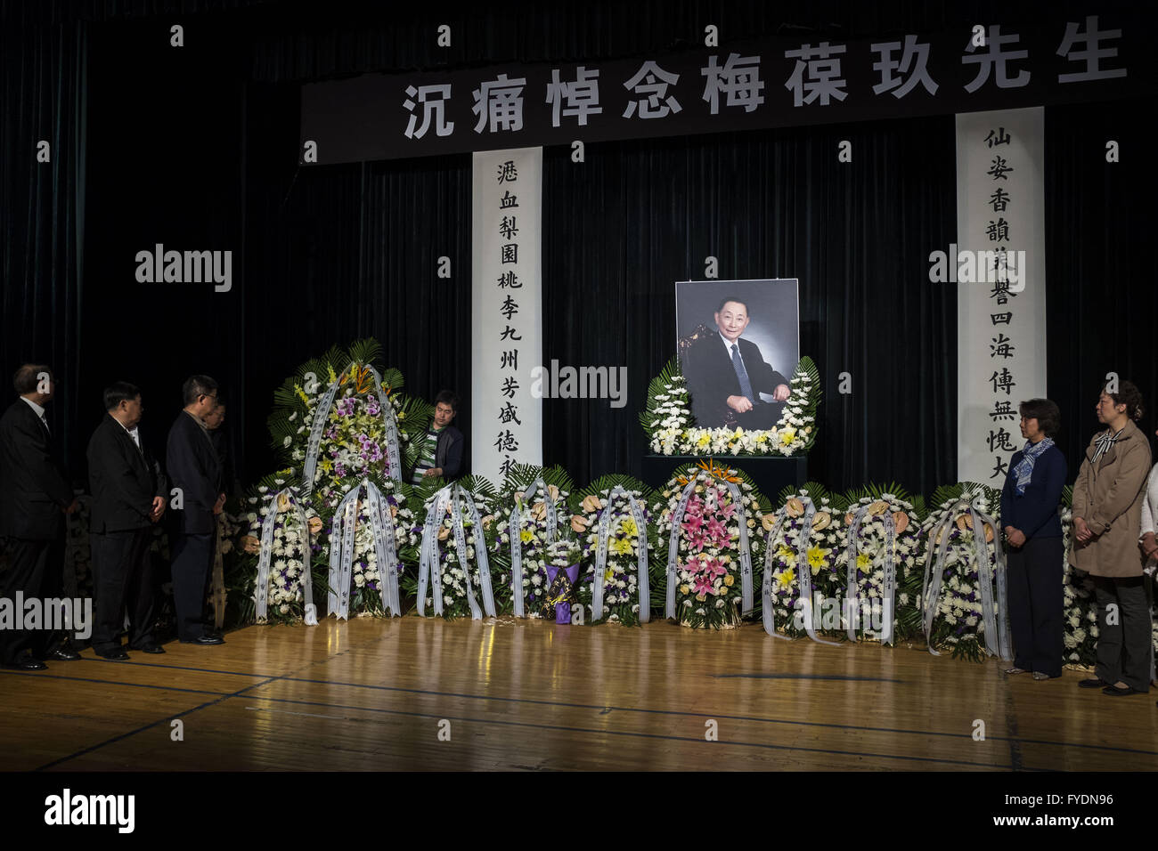 Peking, China. 26. April 2016. Mei Baojiu, ein Meister der Pekingoper und auch Sohn des weltbekannten Oper Meistere Mei Lanfang (1894 – 1961), starb am 25. April im Alter von 82 in Peking. Eine Trauerfeier gilt für Mei Baojiu in Beijing Peking Oper Theater. © Jiwei Han/ZUMA Draht/Alamy Live-Nachrichten Stockfoto