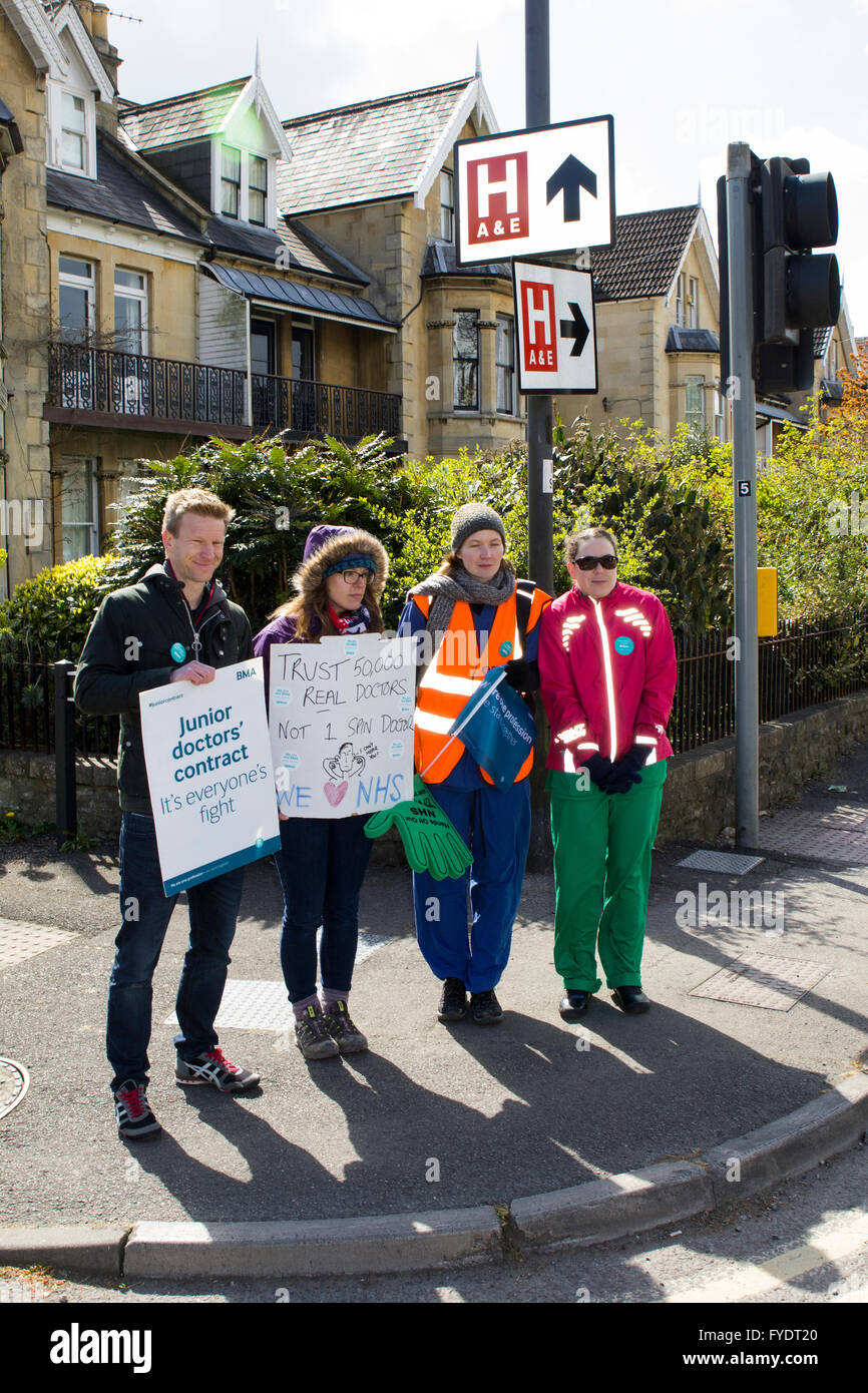 Ärzte streiken in Bath, Großbritannien Stockfoto