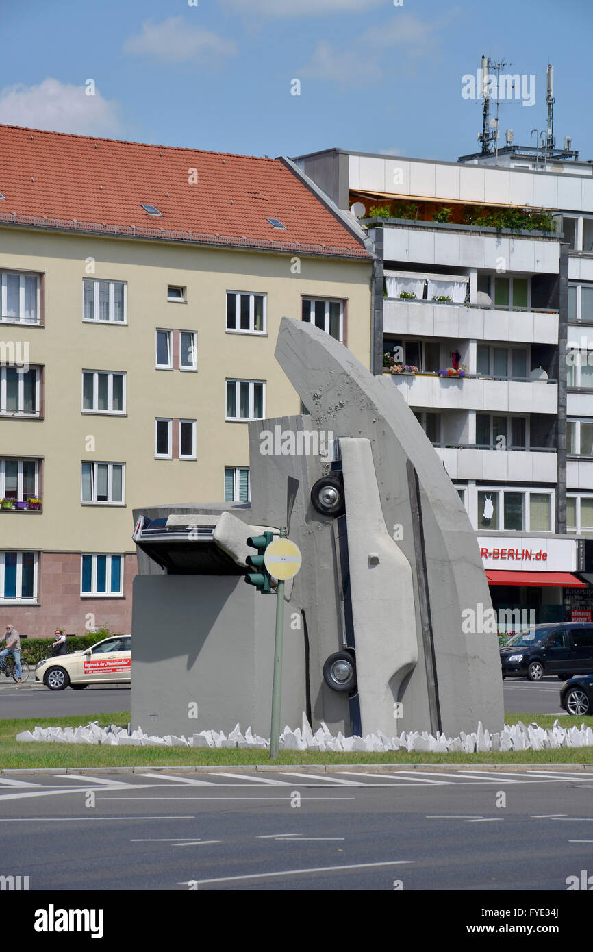 Kunst, Wolf Vostell Zwei Beton-Cadillacs in Form der Nackten Maja, Rathenauplatz, Halensee, Wilmersdorf, Berlin, Deutschland Stockfoto