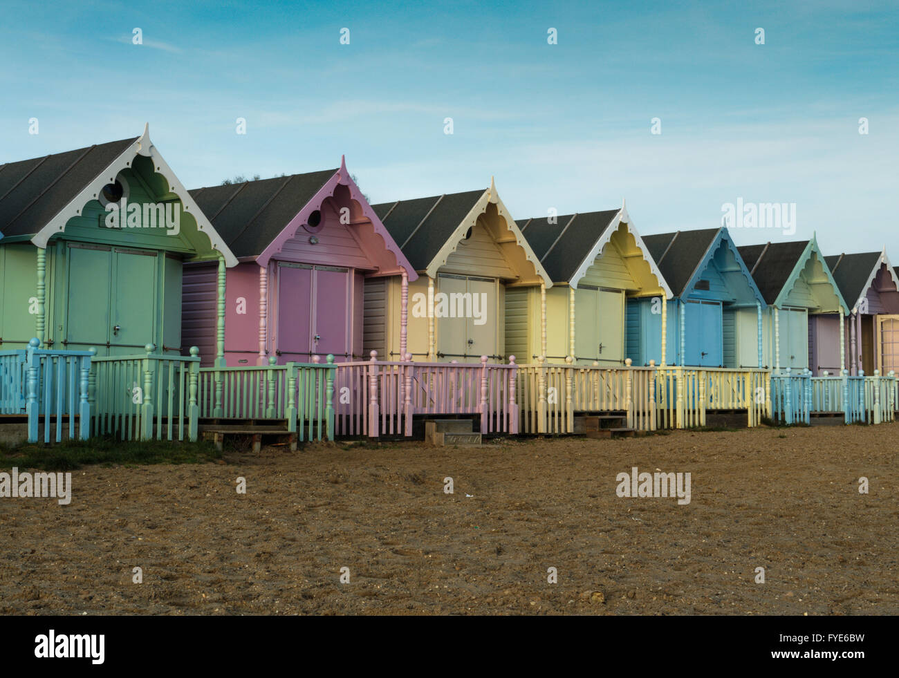 Strandhütten auf Mersea Island Stockfoto