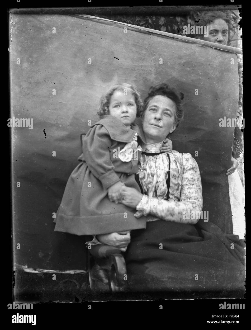 Viktorianische Foto von einer Frau und junge Mädchen mit ihrem Porträt genommen Stockfoto