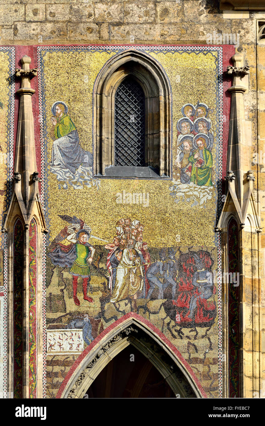 Prag, Tschechische Republik. St Vitus Cathedral 82 m ² Mosaik zeigt das jüngste Gericht. Rechten Teil des Triptychons: Sünder... Stockfoto