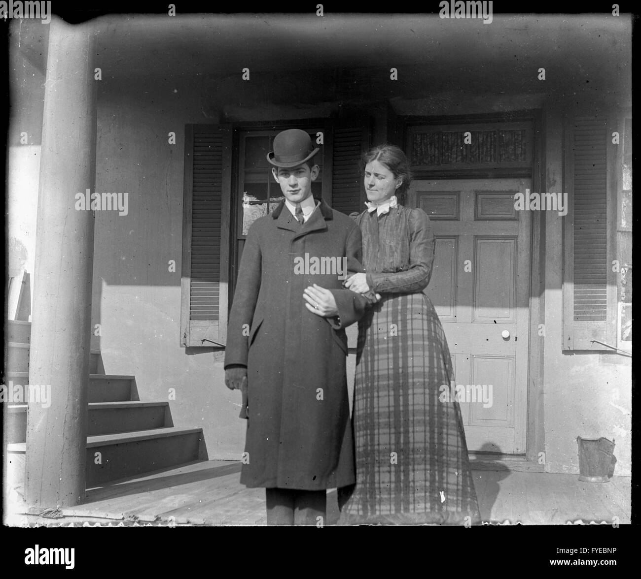 Viktorianische Foto von Mann und Frau auf ihrer Veranda in Fallston, Maryland. Stockfoto