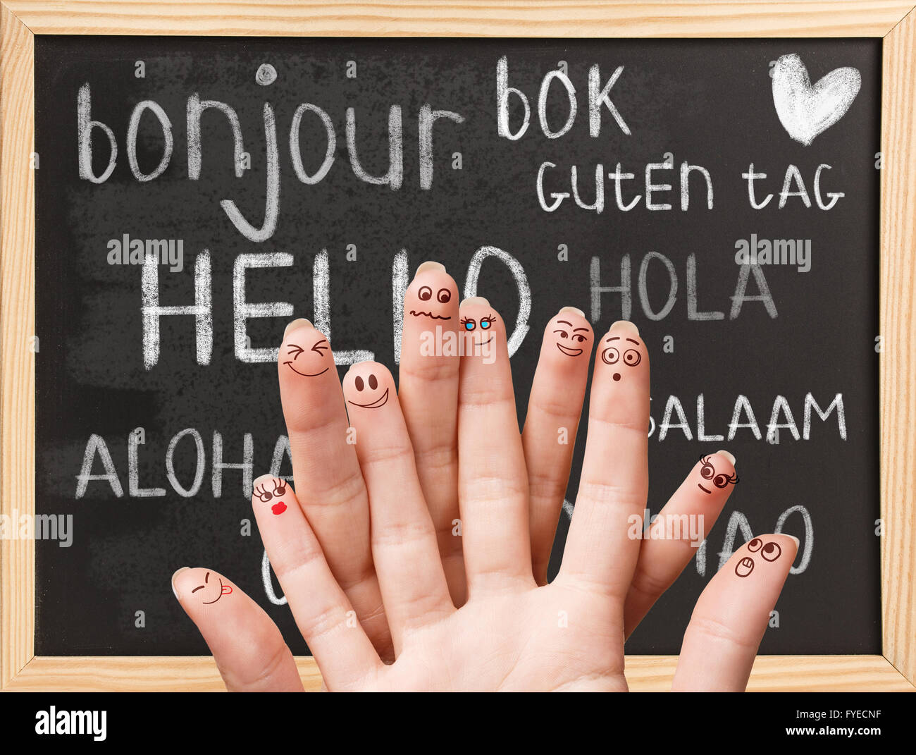 Hallo in verschiedenen Sprachen an Tafel Stockfoto