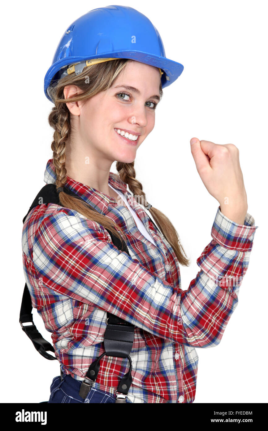 Weibliche Bauarbeiter zeigt ihre Stärke Stockfoto