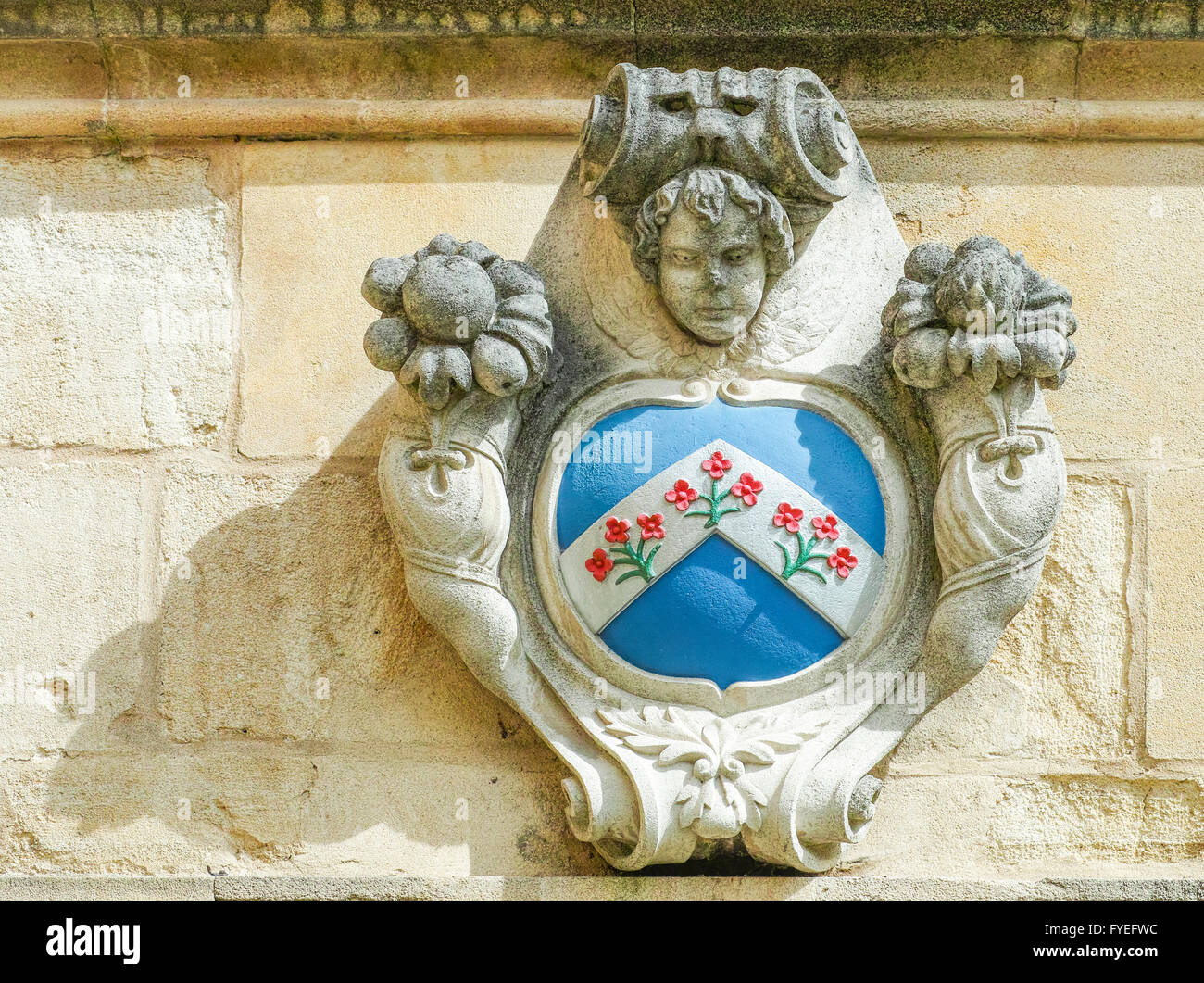 Emblem an der Universität Oxford Oriel College (früher bekannt als Kings College) 1326 von Adam de Brome gegründet. Stockfoto