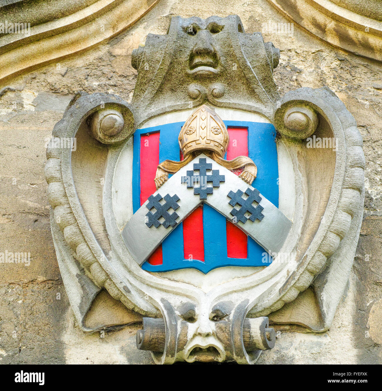Emblem an der Universität Oxford Oriel College (früher bekannt als Kings College) 1326 von Adam de Brome gegründet. Stockfoto