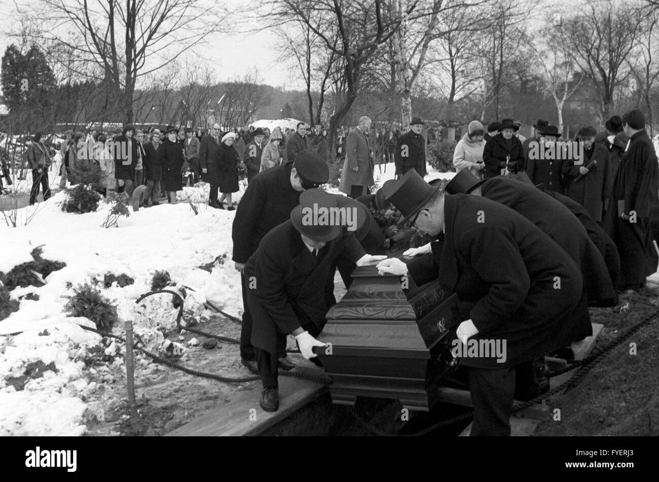 Studentenführer Hans-Jürgen Krahl, am 13. Februar 1970 bei einem Autounfall gestorben ist am 20. Februar 1970 in Hannover beigesetzt. Stockfoto