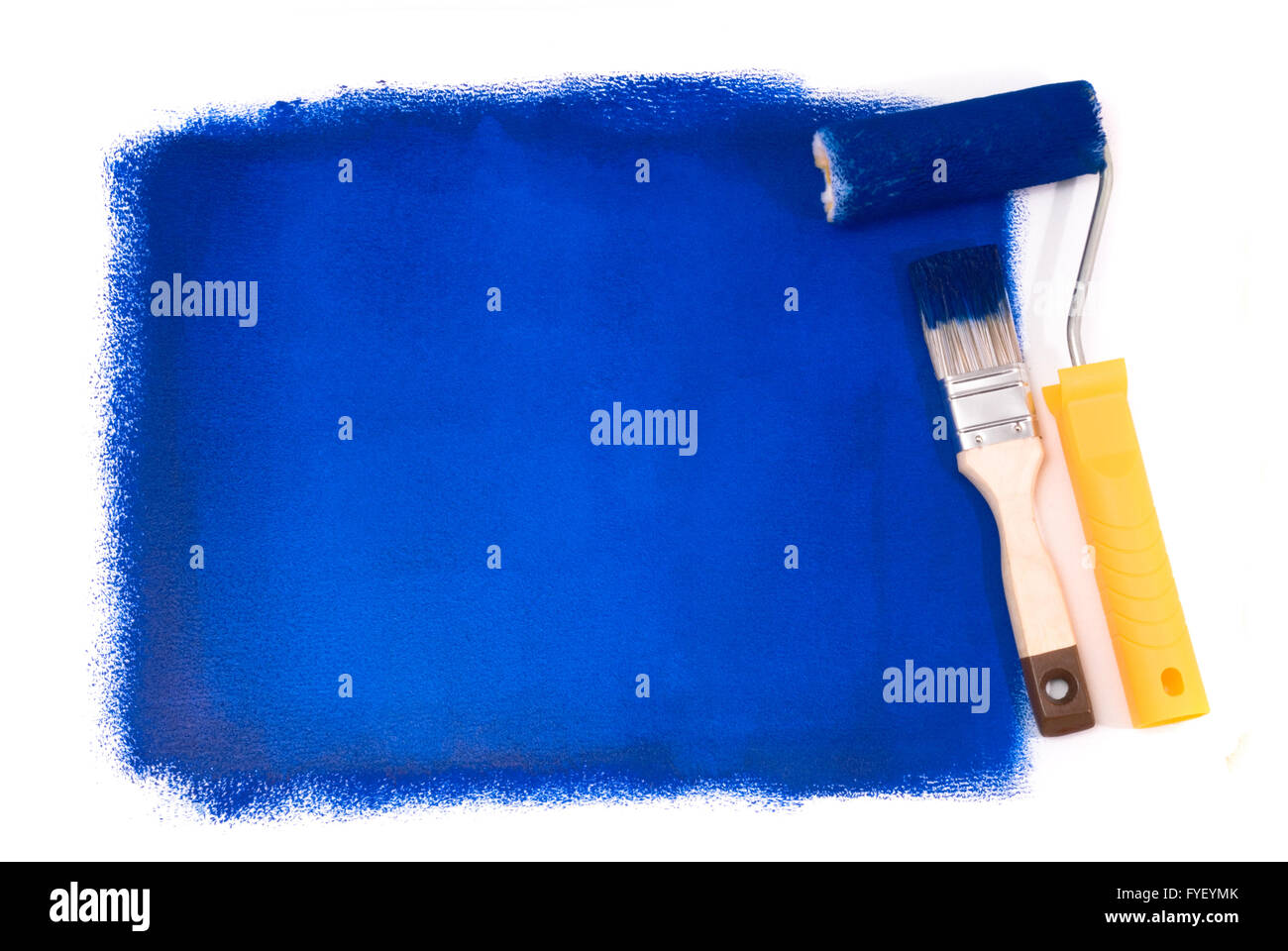 Blaue Paintroller und Pinsel Stockfoto