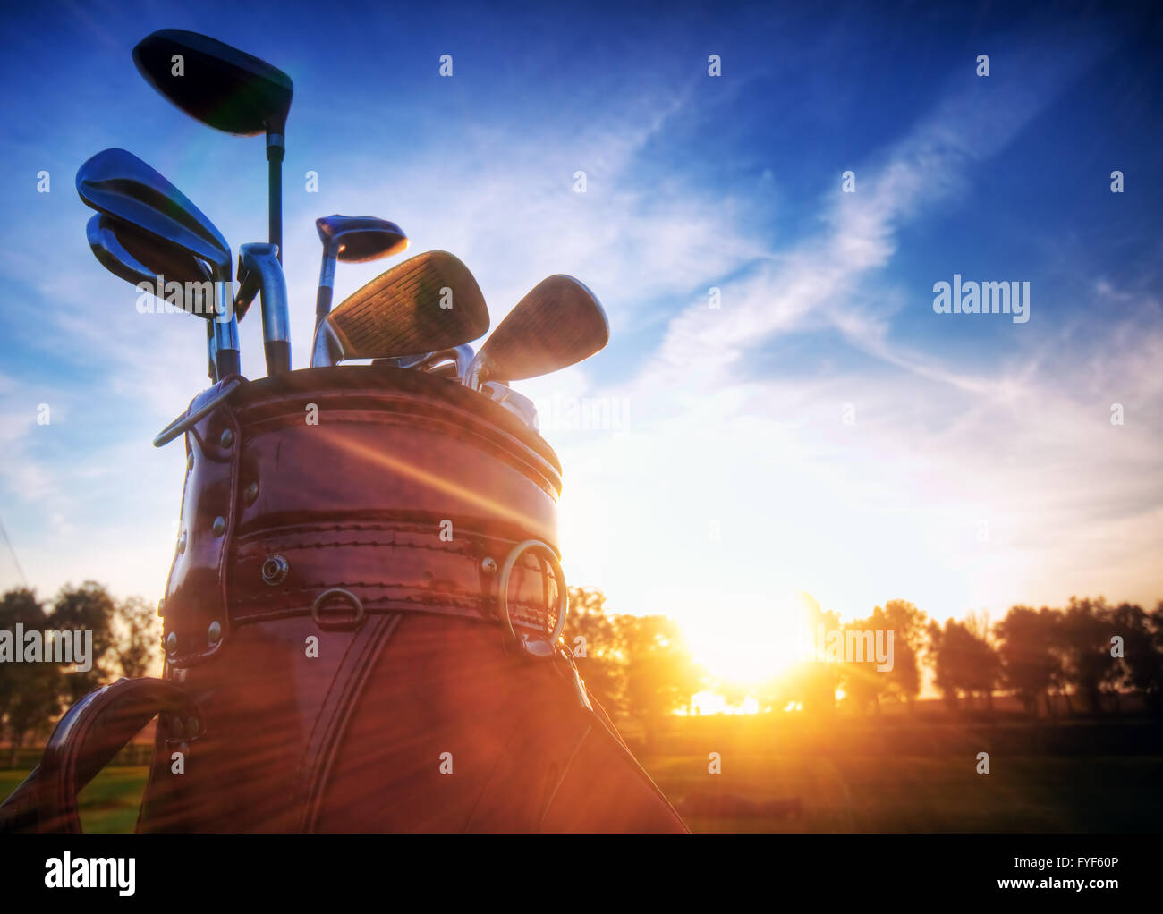 Golf-Ausrüstung, Vereine bei Sonnenuntergang Stockfoto