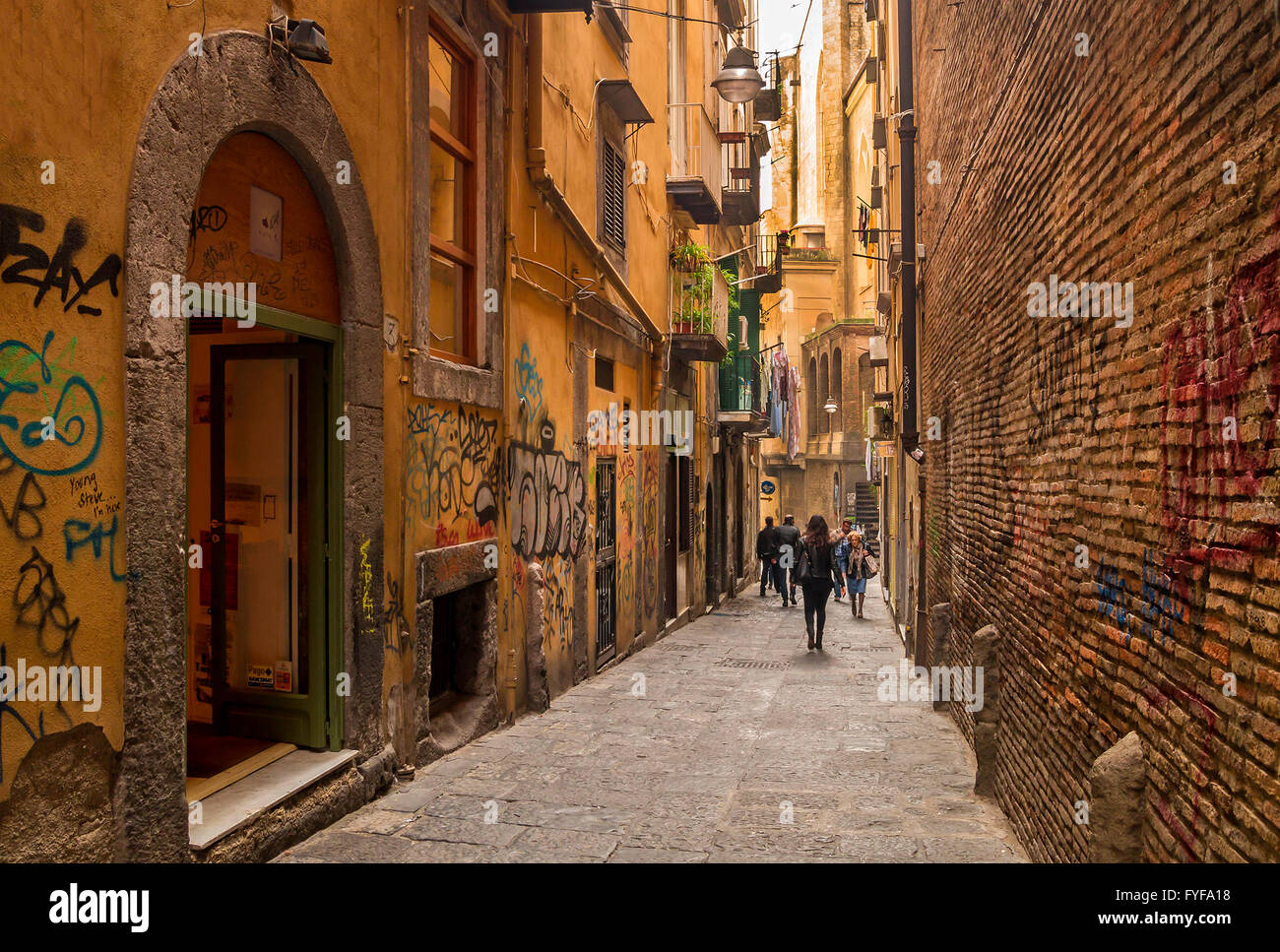 Historische Gasse Vico San Domenico Maggiore Naples Stockfotografie Alamy