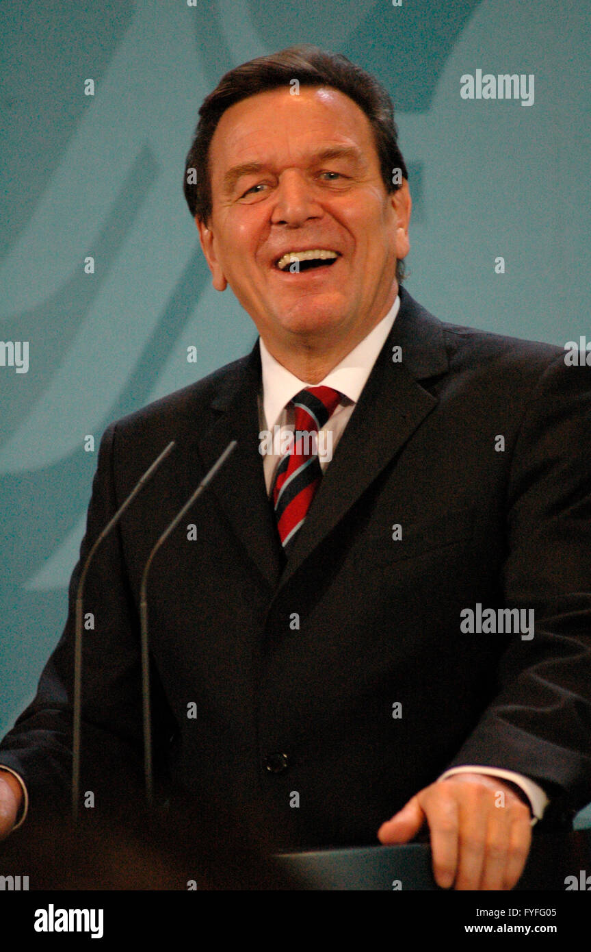 Bundeskanzlers Gerhard Schröder bin 18 Jahre alt. November 2004 Im Bundeskanzleramt, Berlin-Tiergarten. Stockfoto