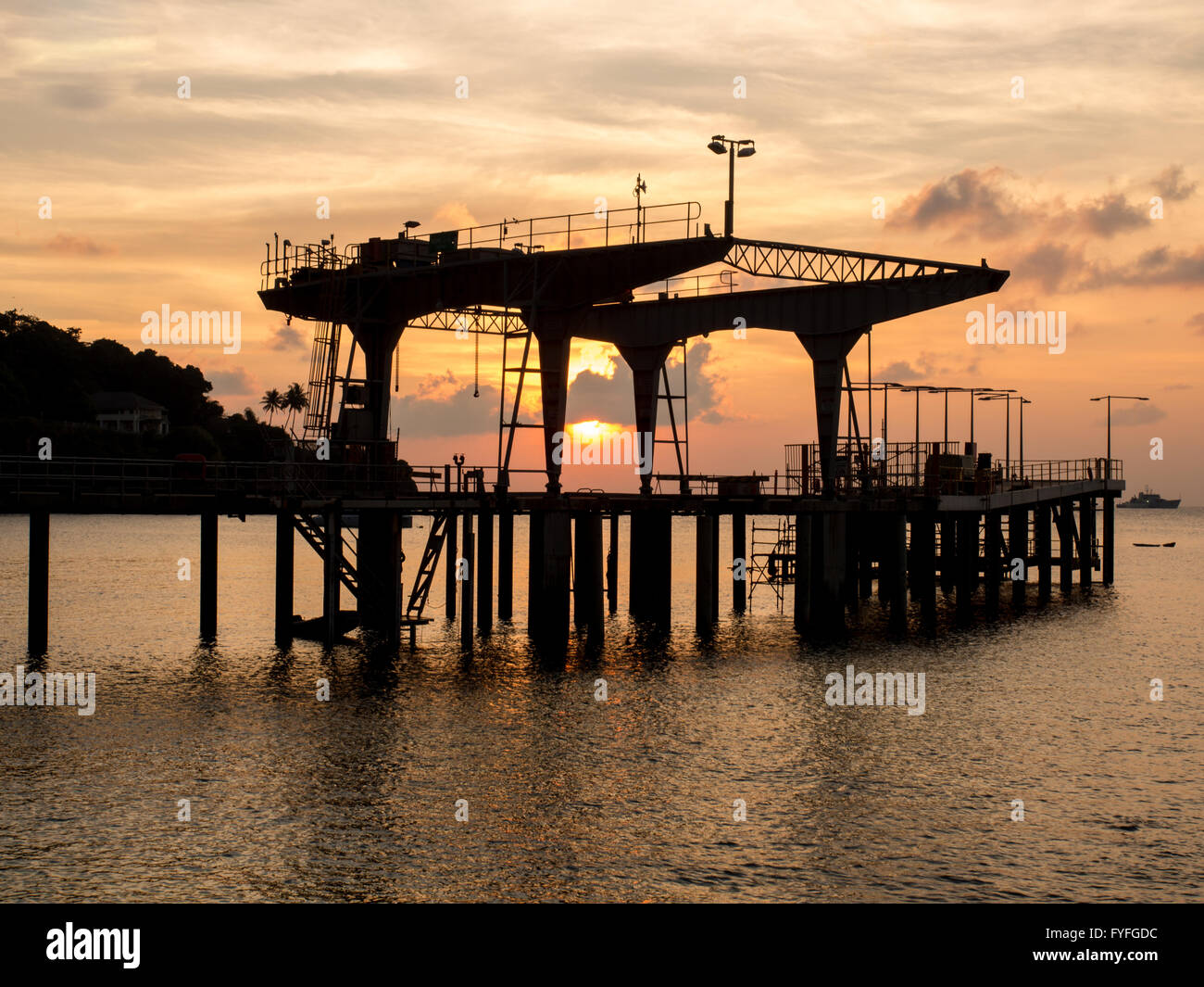Pier bei Sonnenuntergang, Weihnachtsinsel, Indian Ocean Territory von Australien Stockfoto