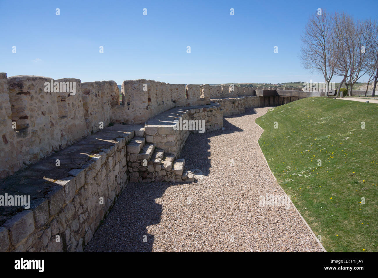 Zamora Stadtmauer neben Zamora Schloss Stockfoto