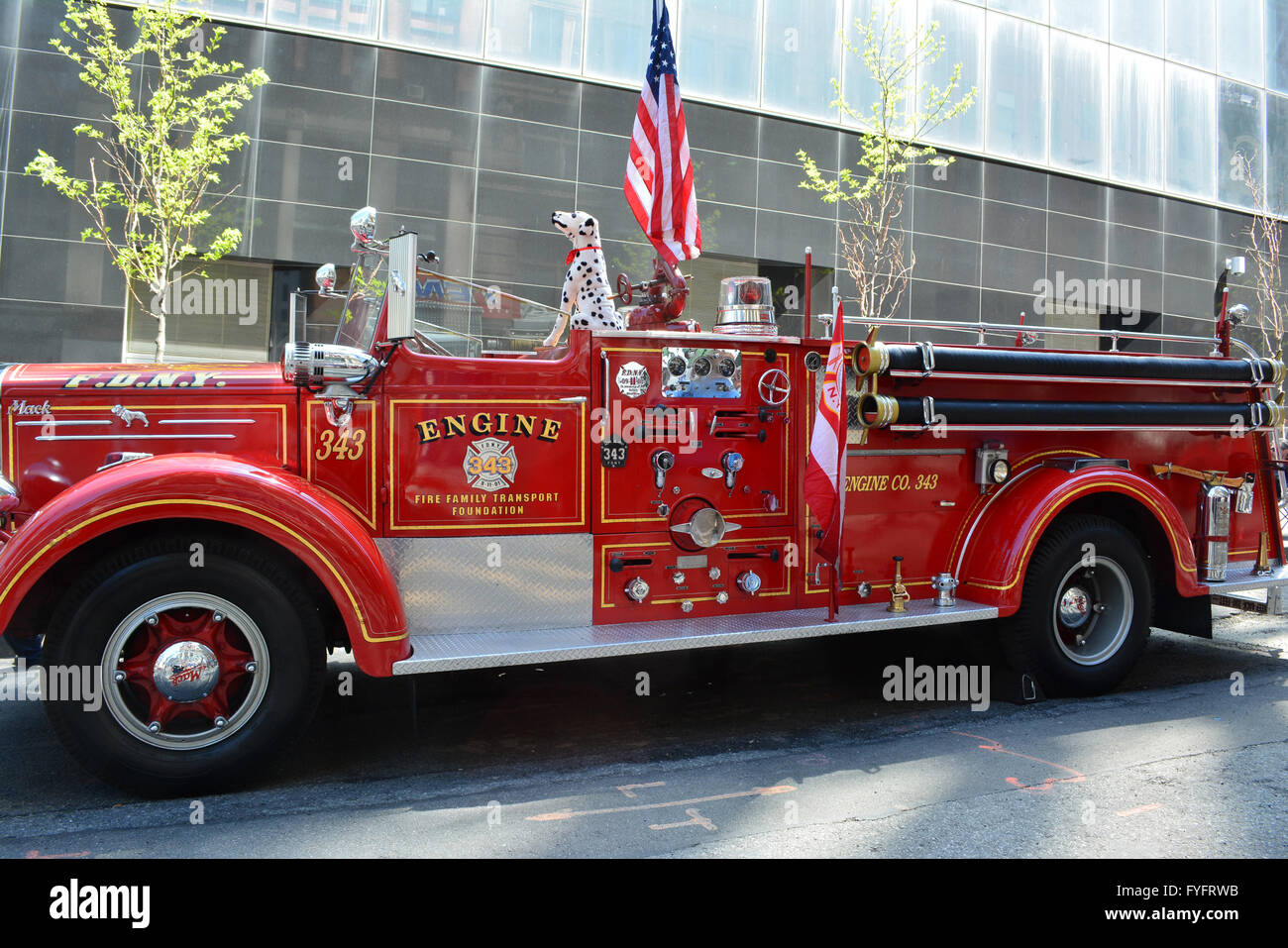 Altmodische Feuerwehrauto auf dem Display in New York City. Stockfoto