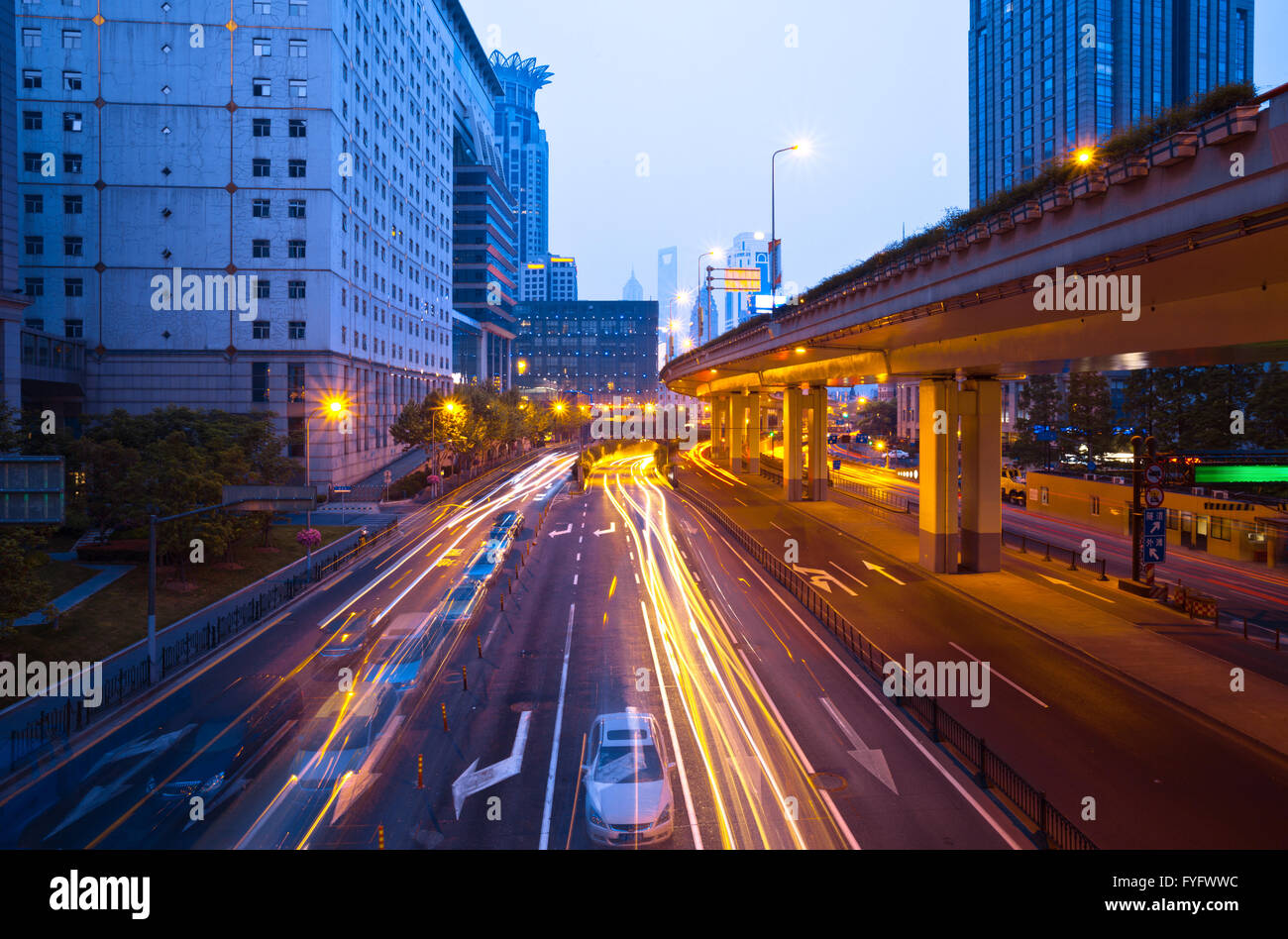 Autobahn mit vielen Autos Stockfoto