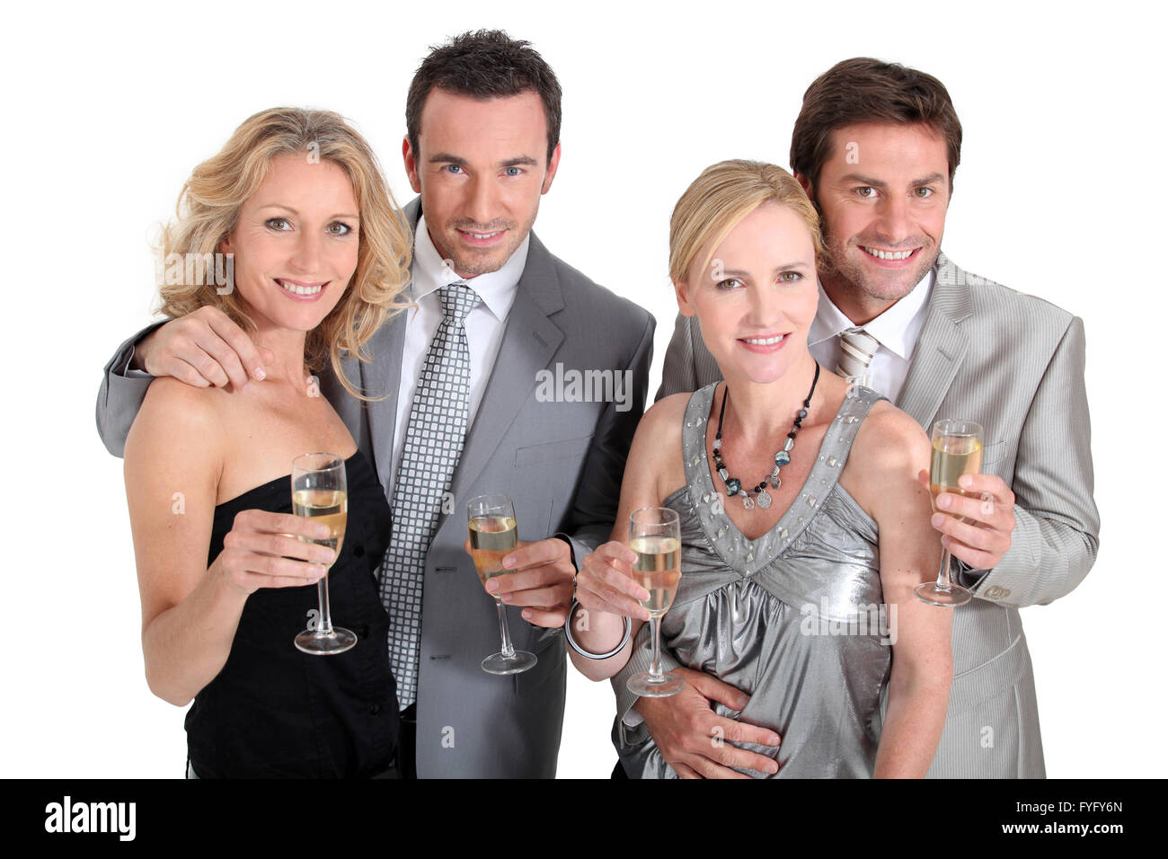 Doppel-Date: Paare in Partykleid Champagner trinken Stockfoto