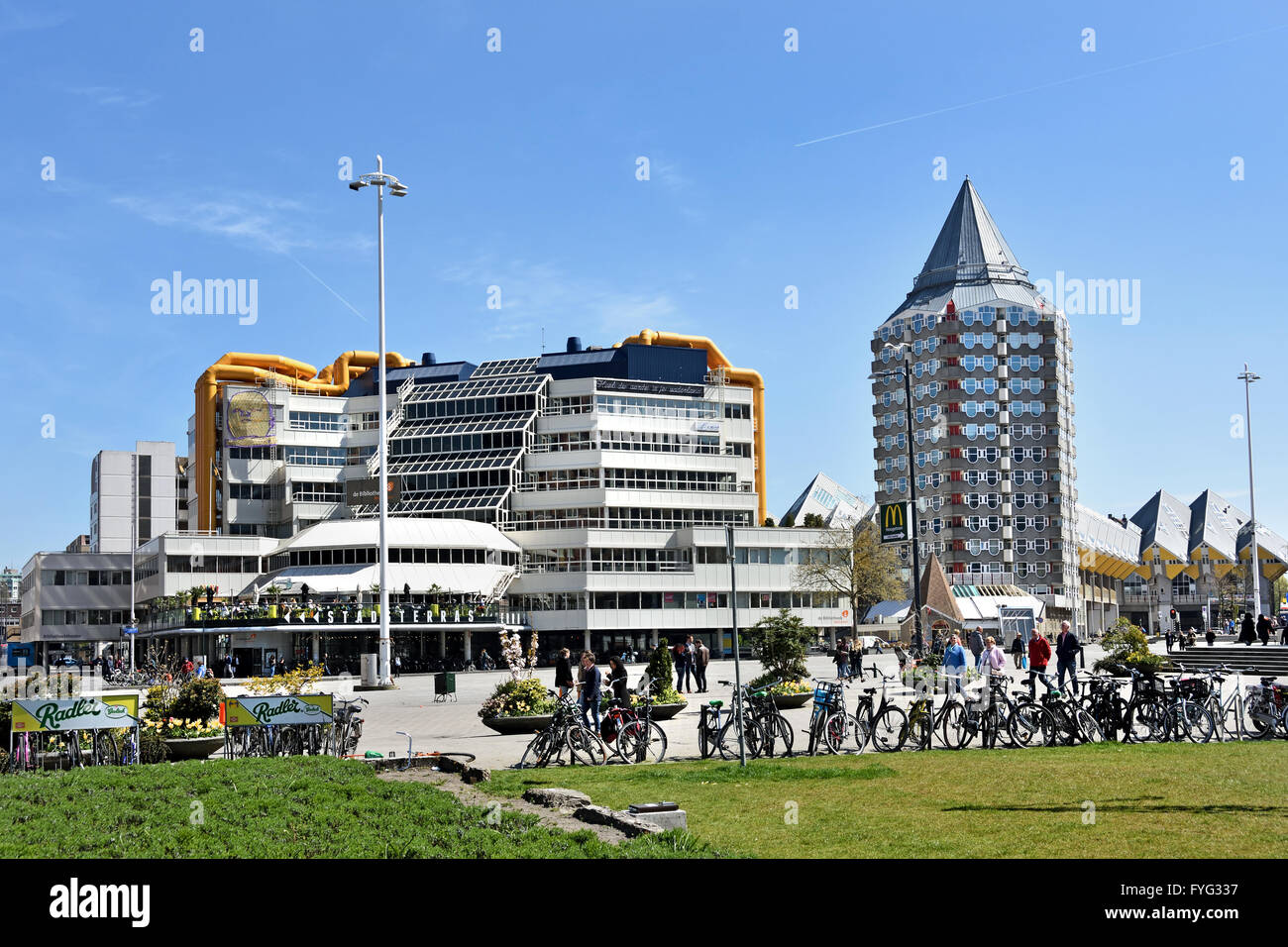 Blaak quadratische Rotterdam die Niederlande Central Library und der Bleistift-Gebäude Stockfoto