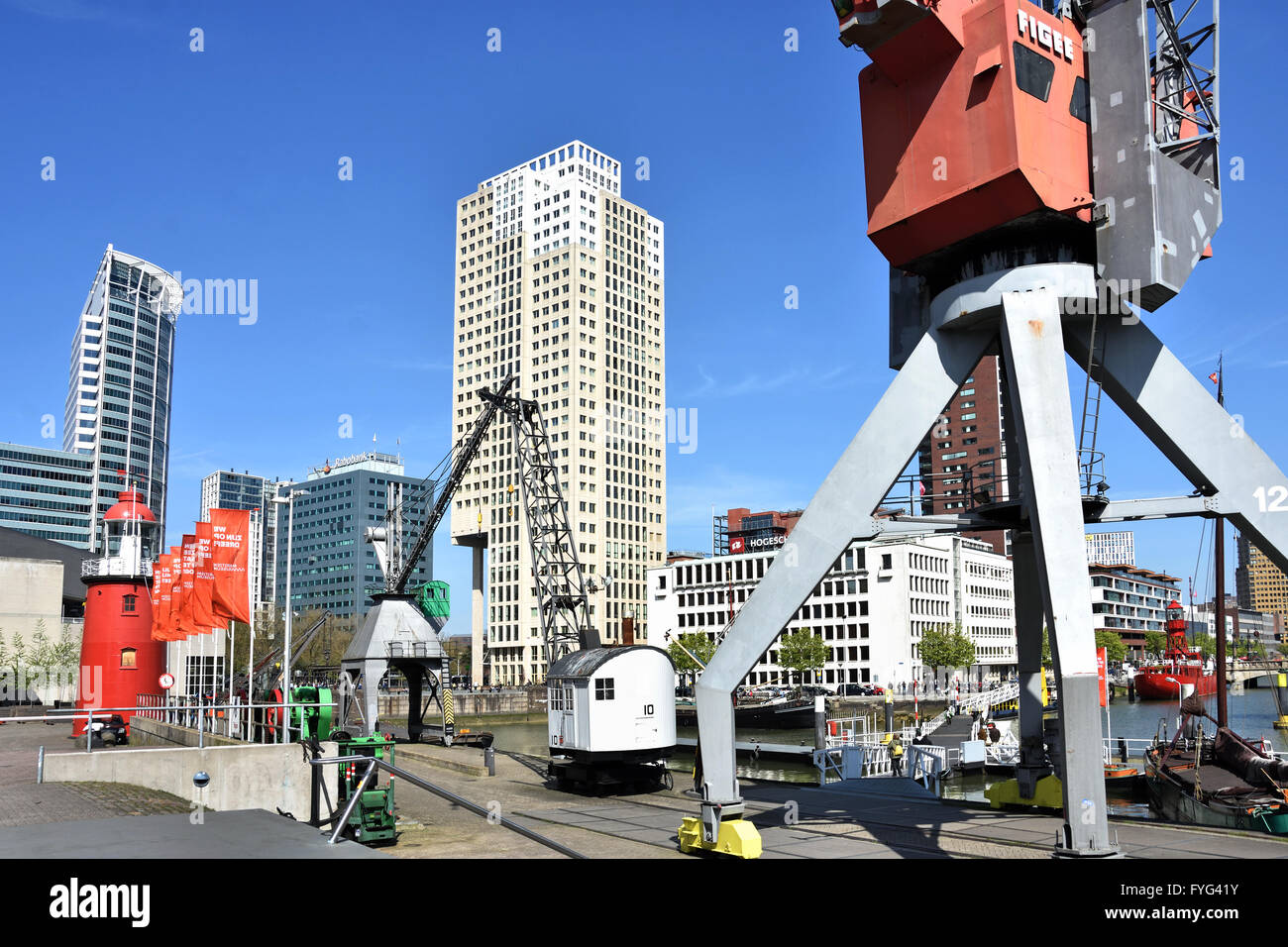 Maritime Museum (Wassertaxi) Rotterdam Niederlande niederländische alten Hafen Hafen (Hintergrund Hogeschool Borgoña) Stockfoto