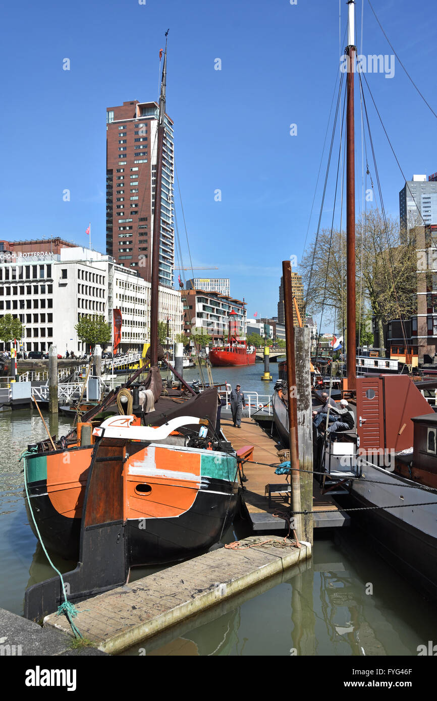 Maritime Museum (Wassertaxi) Rotterdam Niederlande niederländische alten Hafen Hafen (Hintergrund Hogeschool Borgoña) Stockfoto