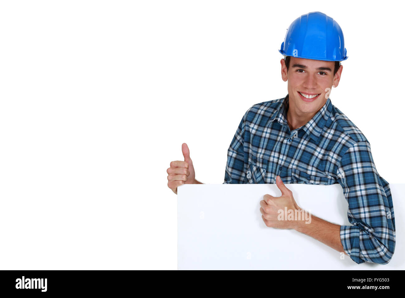 Bauarbeiter, die Genehmigung von eines Bretts leer für Ihre Nachricht Stockfoto