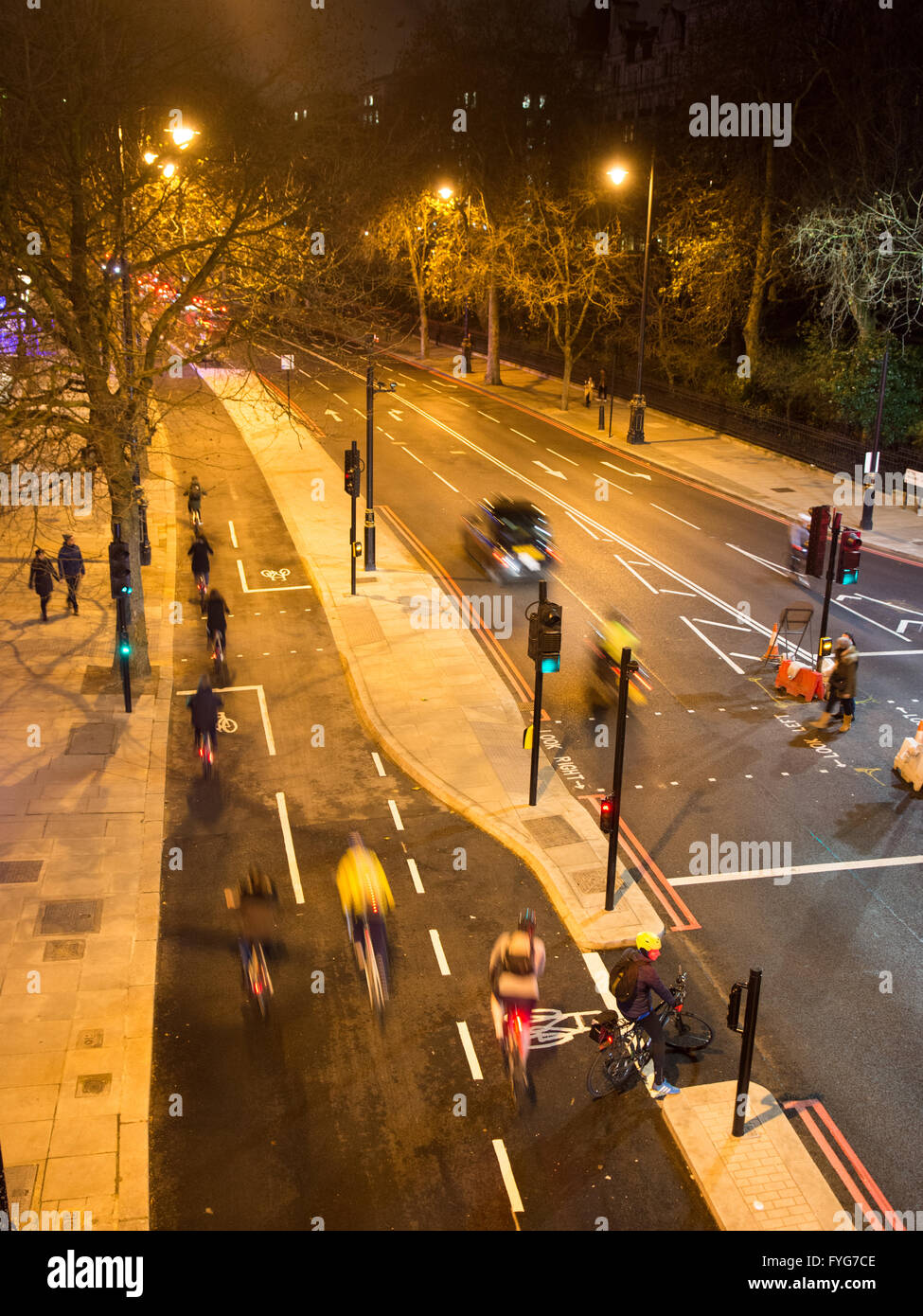 London, England - 25. Januar 2015: die Ost-West-Zyklus-Superhighway zieht Radfahrer vor Baubeginn auf Bürgermeister Boris Johnson Stockfoto