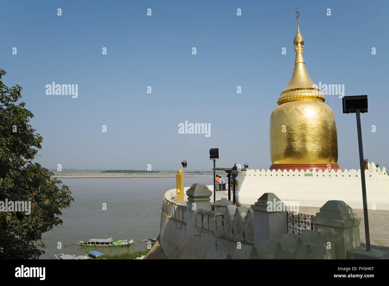 Bupaya Pagode am Ufer des Ayeyarwady Fluss Stockfoto