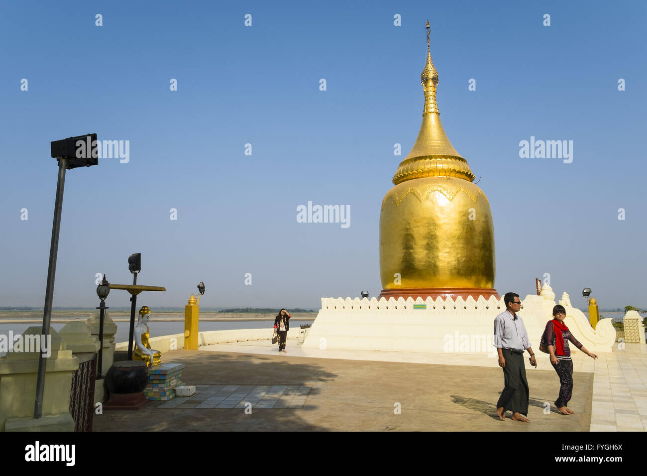 Bupaya Pagode am Ufer des Ayeyarwady Fluss Stockfoto