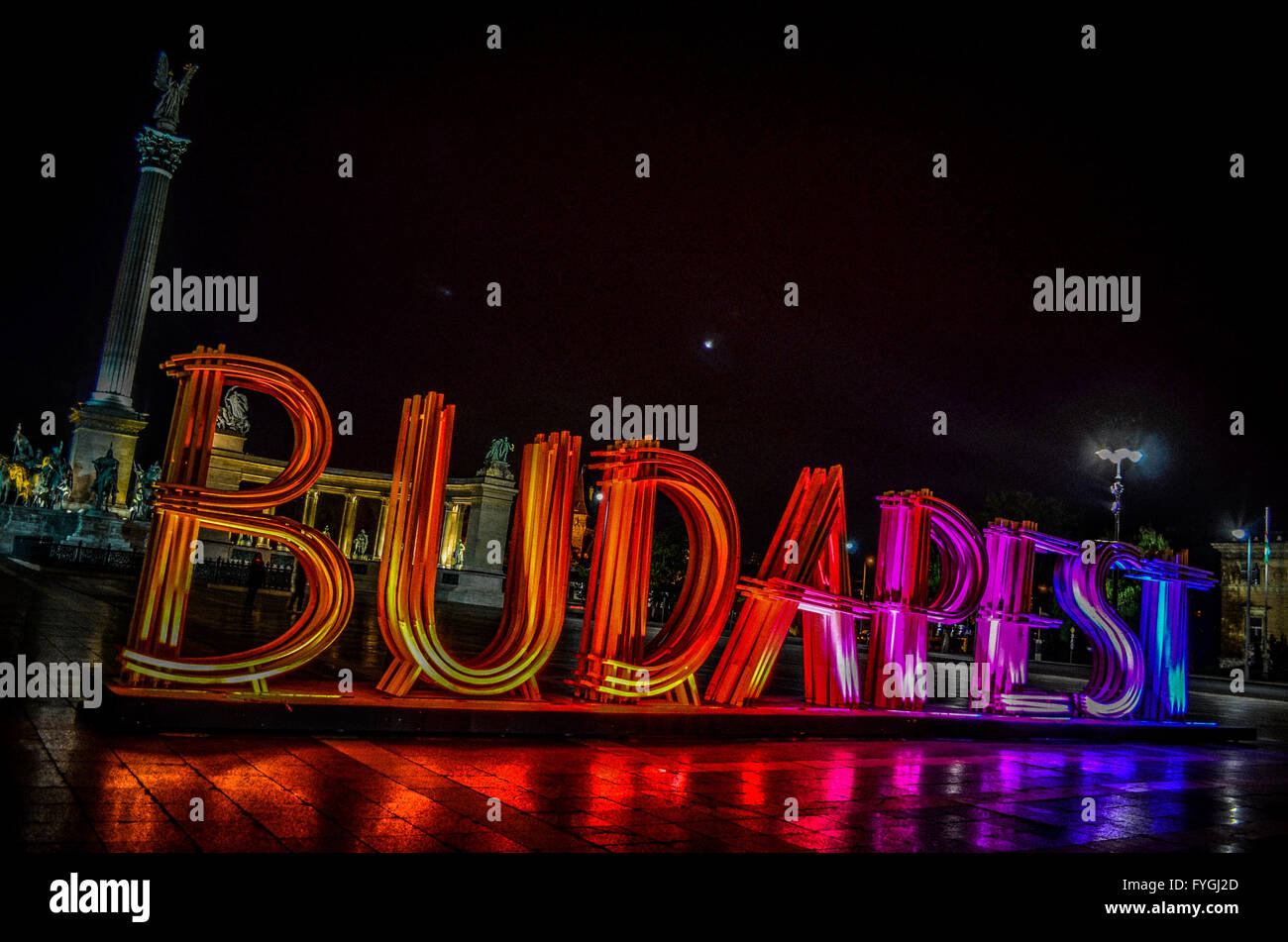 Budapest-Schild am Hero Square in die Hauptstadt von Ungarn im Rahmen des Spring Festival 2016. Stockfoto