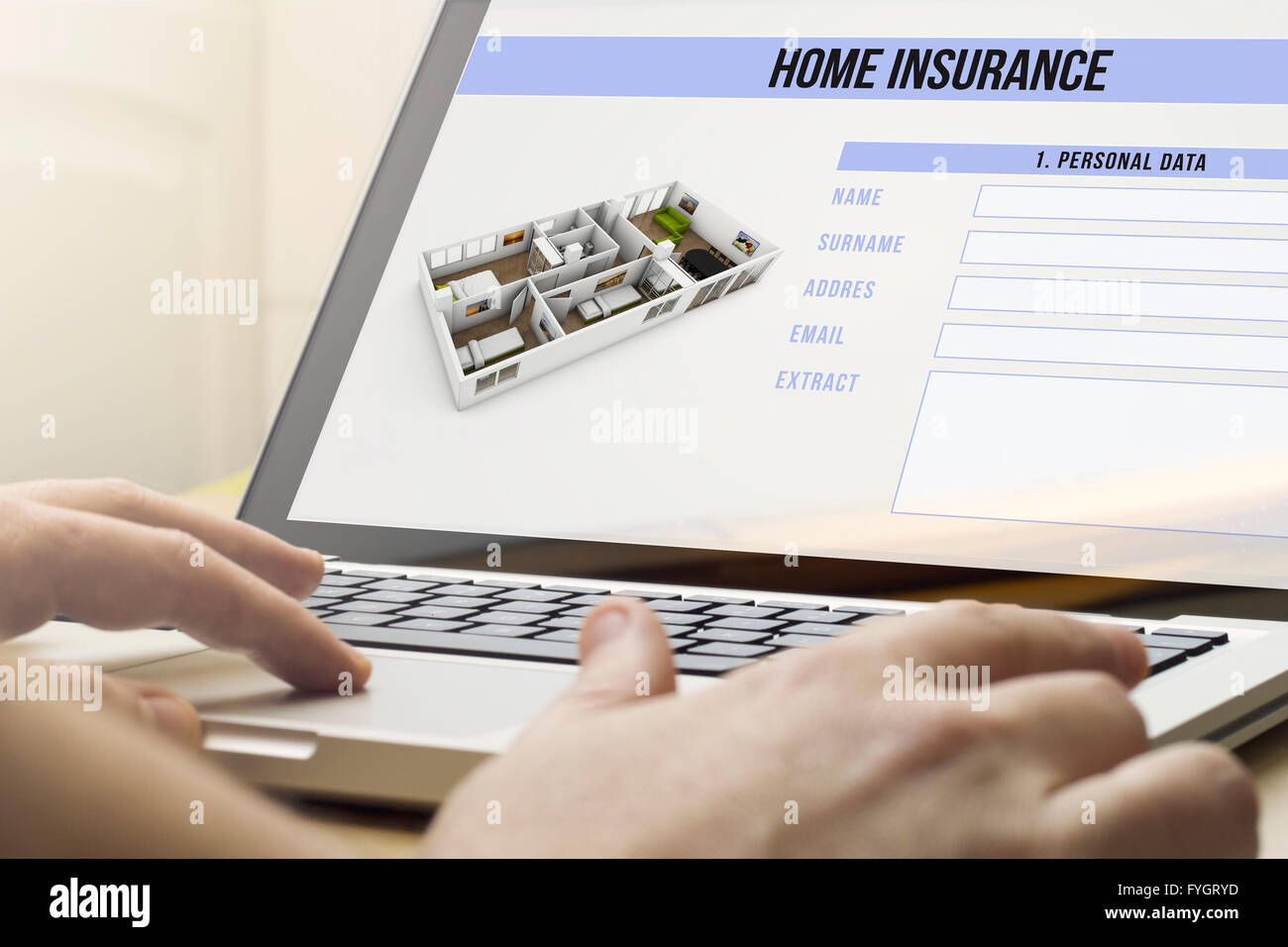 Haus-Konzept: Mann mit einem Laptop mit Hausratversicherung auf dem Bildschirm. Die Bildschirmgrafik bestehen. Stockfoto