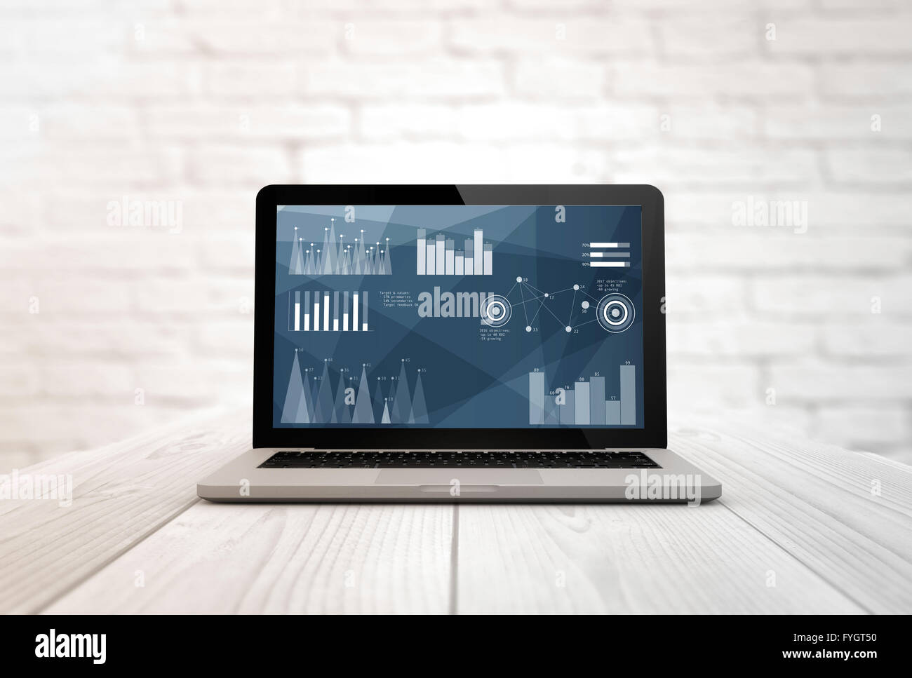 geschäftlichen und technologischen Konzept: Laptop auf einem Holztisch mit Datengrafiken Digital generiert. Die Bildschirmgrafik bestehen. Stockfoto