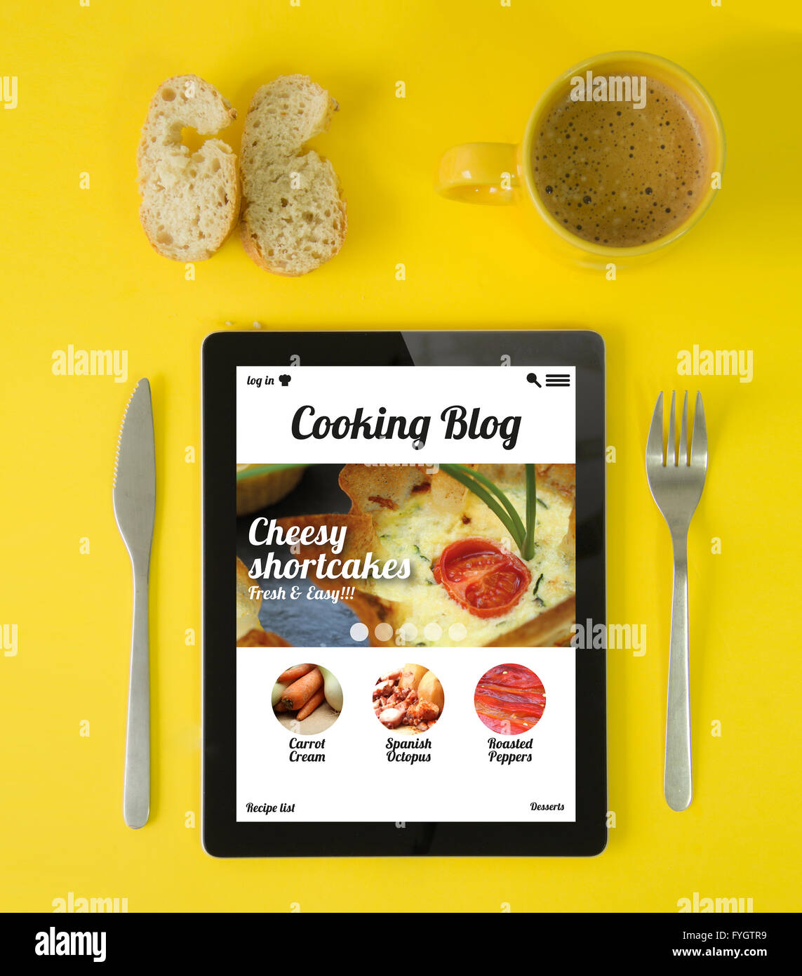 Kochen Konzept: Hipster-Frühstück mit Kochen Blog-app auf einem Tablet-Bildschirm Stockfoto
