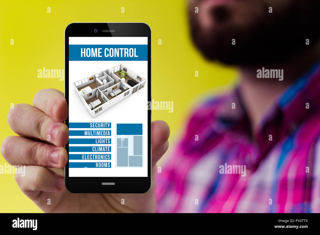 Haus Automatisierungskonzept: Hipster mit Bart und kariertes Hemd zeigt smart home-Fernbedienung auf dem Bildschirm Stockfoto