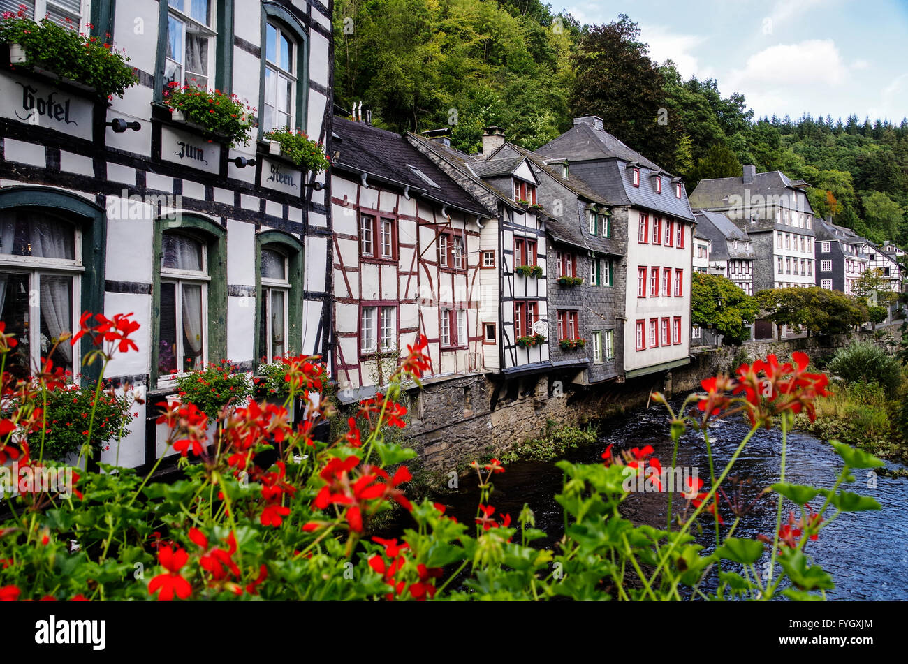 Fachwerkhäuser am Fluss Rur in Monschau, Deutschland Stockfoto