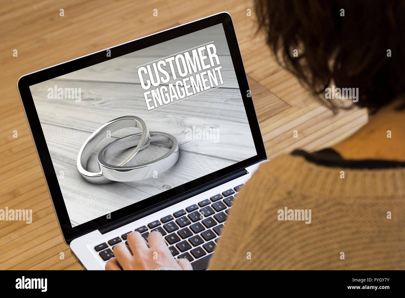 Online-Marketingkonzept: Kundenbindung auf einem Laptop-Bildschirm. Die Bildschirmgrafik bestehen. Stockfoto