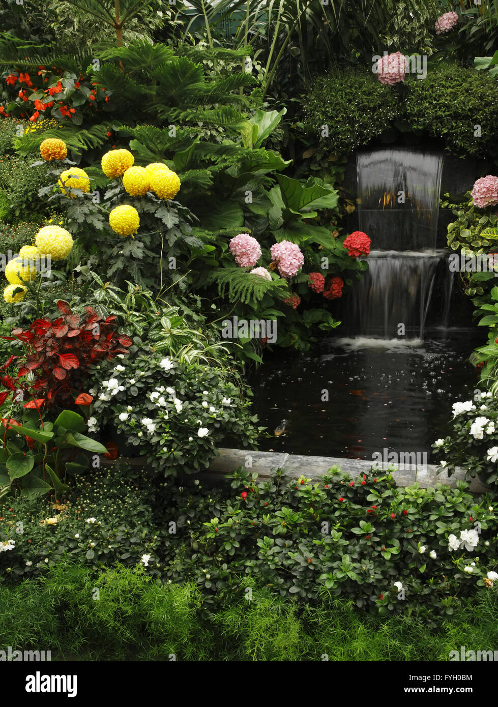 Herrliche Kaskadenbrunnen im Butchard-Garten Stockfoto