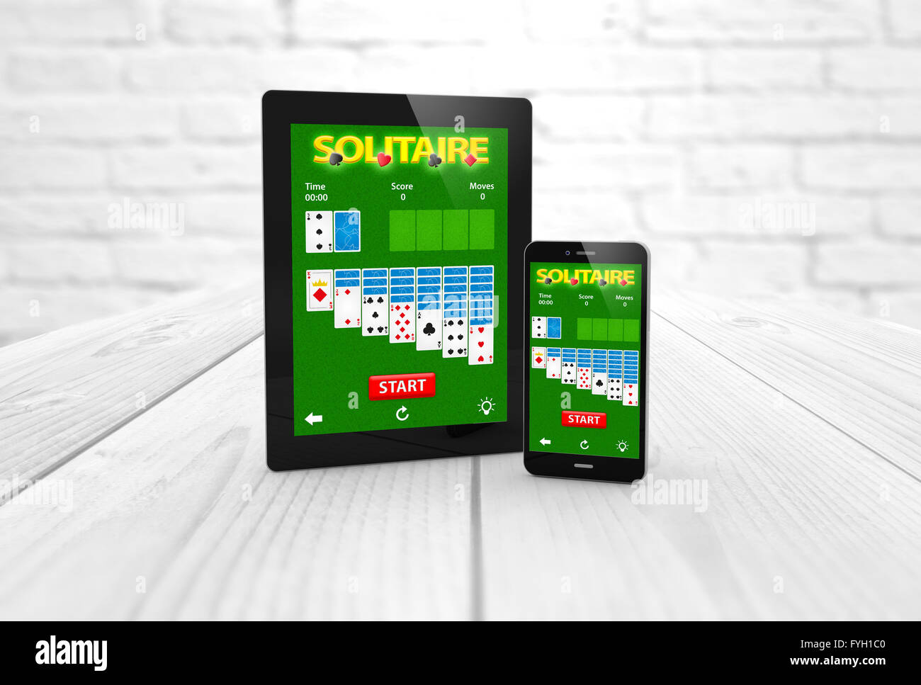 Digital erzeugte Tablet und Smartphone mit Karten-Spiel-app auf dem Bildschirm. Alle Bildschirmgrafiken bestehen Stockfoto