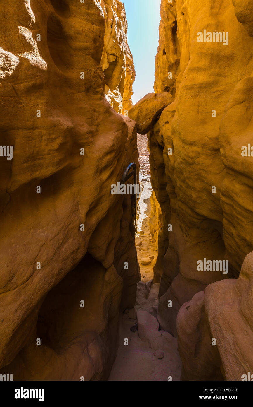 Wüste Natur Landschaft Canyon Schlucht Himmel Stein Reisen Rock malerische Geologie trockenen natürlichen bunten Tag Tourismus Gebirgsklima Stockfoto