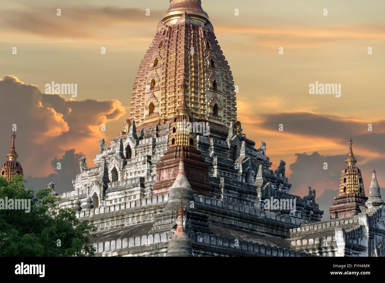 Ananda-Tempel bei Sonnenuntergang, Old Bagan, Myanmar Stockfoto