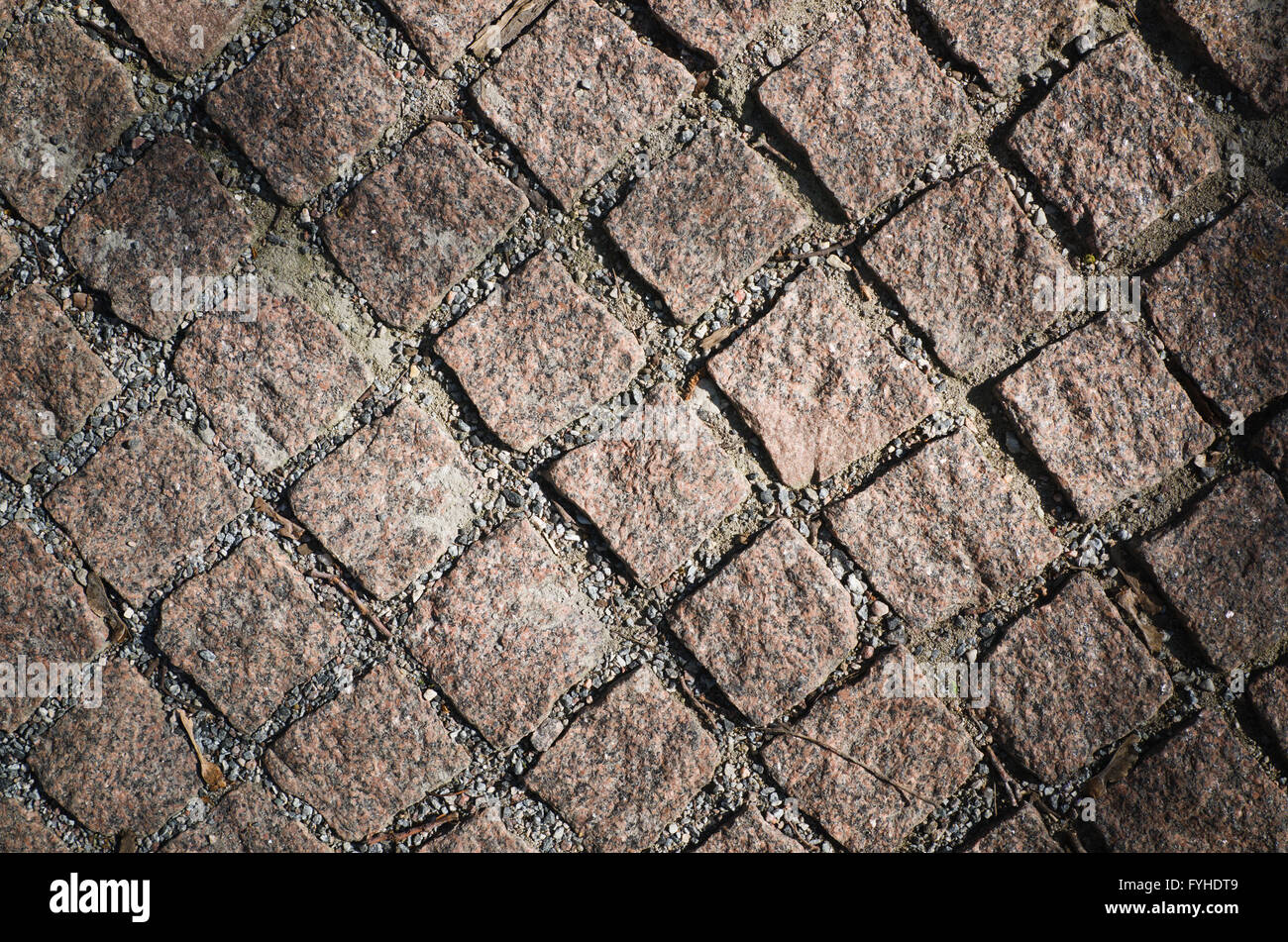 Granit-Stein blockiert eine enge auf. Ein Hintergrund Stockfoto