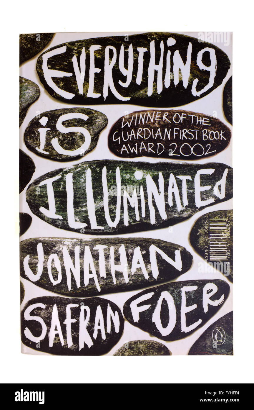 Die vordere Abdeckung des alles leuchtet von Jonathan Safran Foer vor weißem Hintergrund fotografiert. Stockfoto