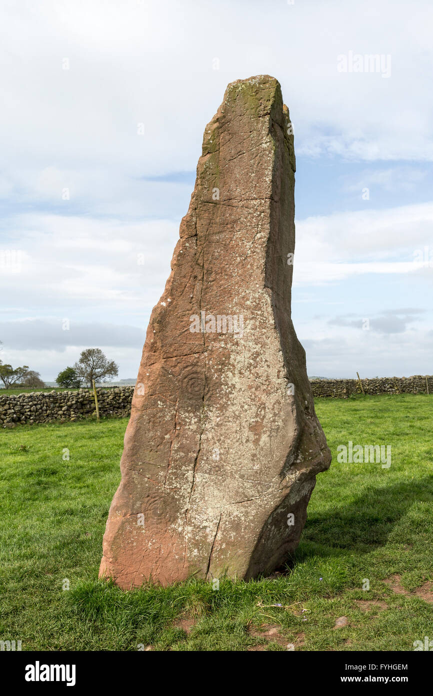 Stein mit Schnitzereien in langen Meg Stein Kreis, Cumbria, England, UK Stockfoto