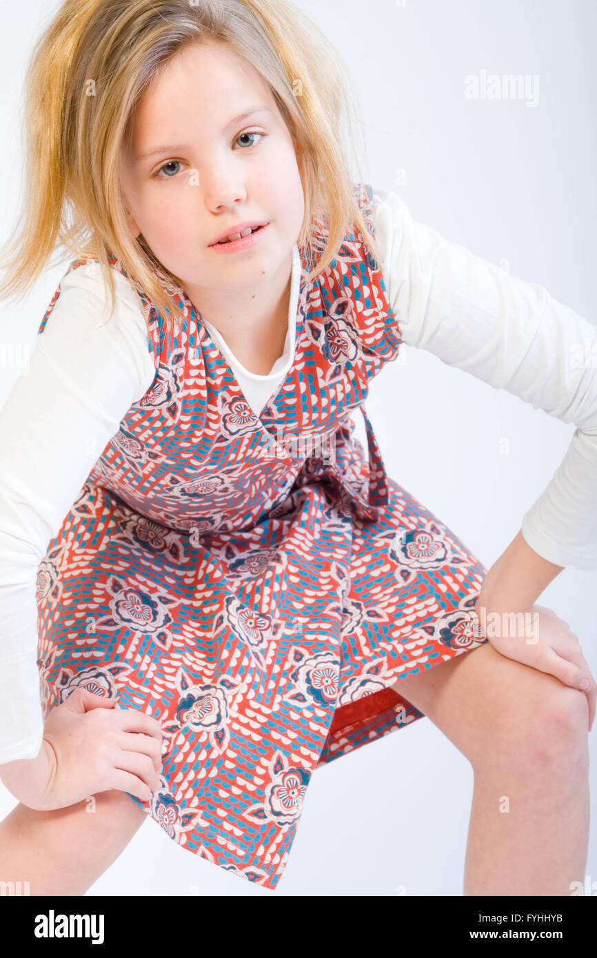 Blondes Kind posiert Mode Stockfoto