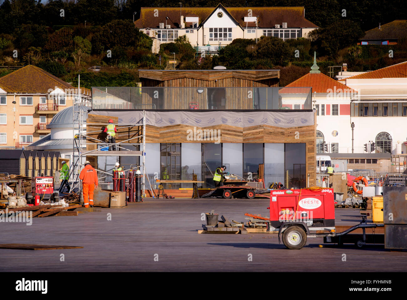 Hastings Pier fotografiert während seiner letzten Wochen Restaurierungsarbeiten vor der Wiedereröffnung im April 2016 Stockfoto