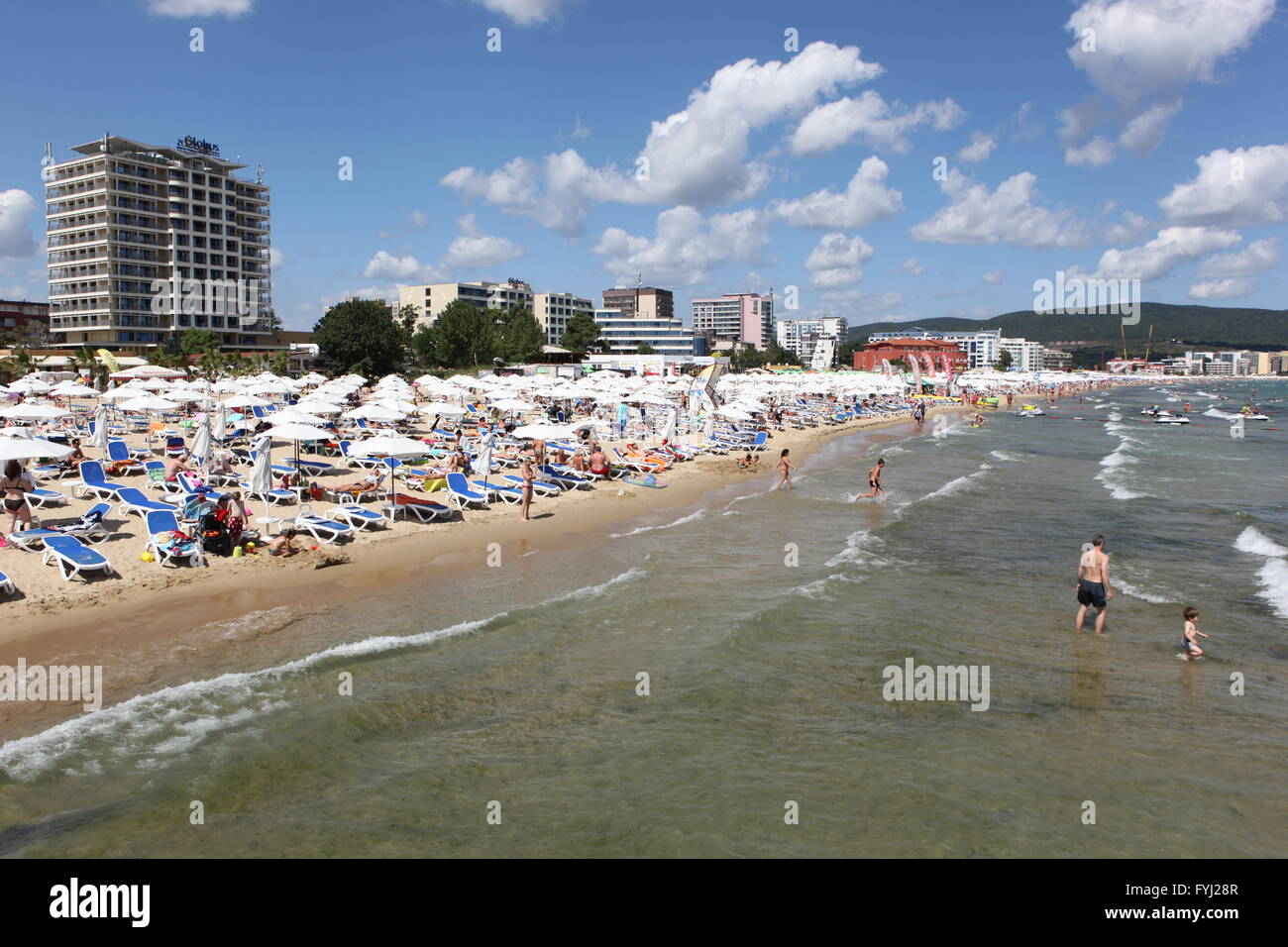 Sonnenstrand, Bulgarien - 29 AUGUST: Menschen besuchen Sunny Beach am 29. August 2014. Sonnenstrand ist das größte und beliebteste Meer Stockfoto