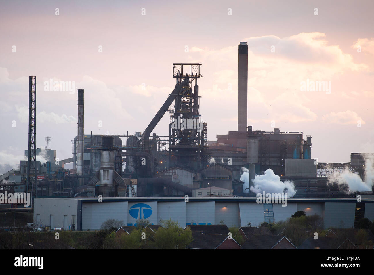 Tata Steel Stahlwerk Sonnenaufgang Sonnenuntergang in Port Talbot, South Wales. Stockfoto