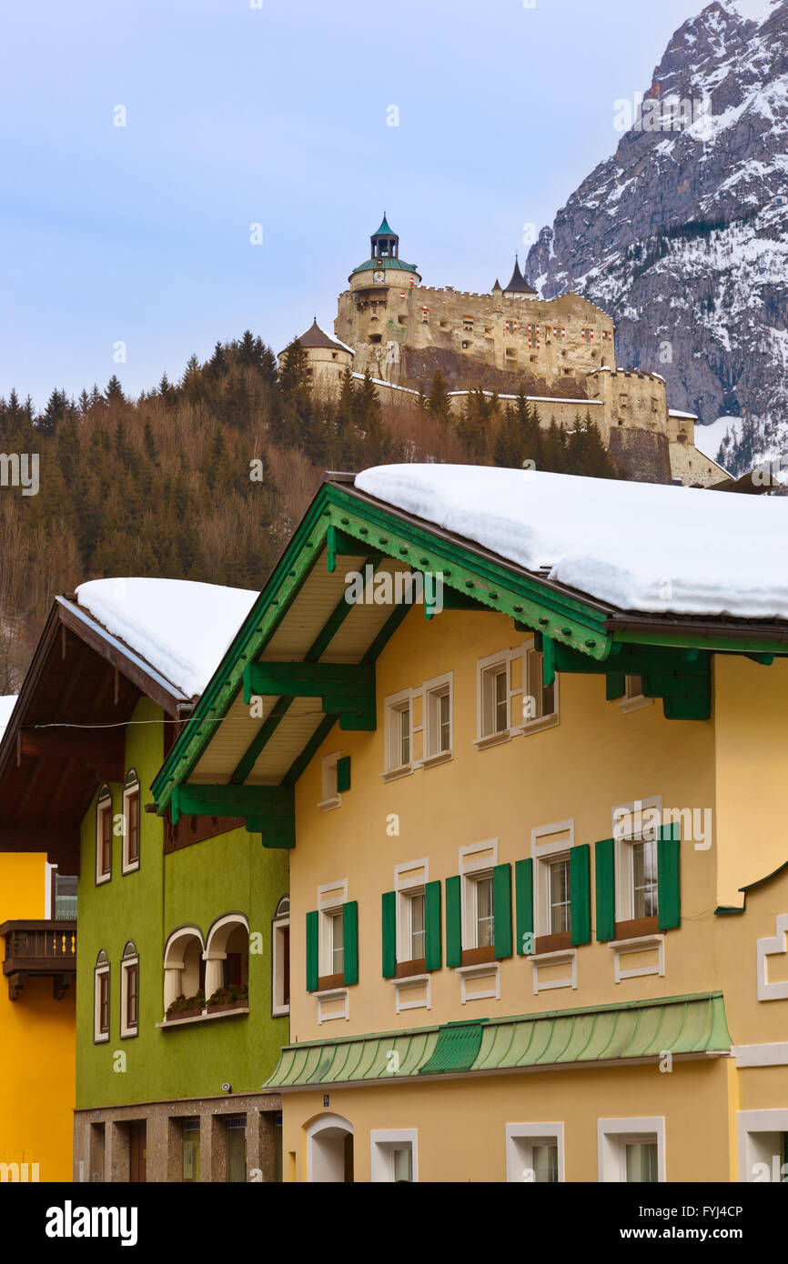 Dorf und Burg Werfen in der Nähe von Salzburg Österreich Stockfoto