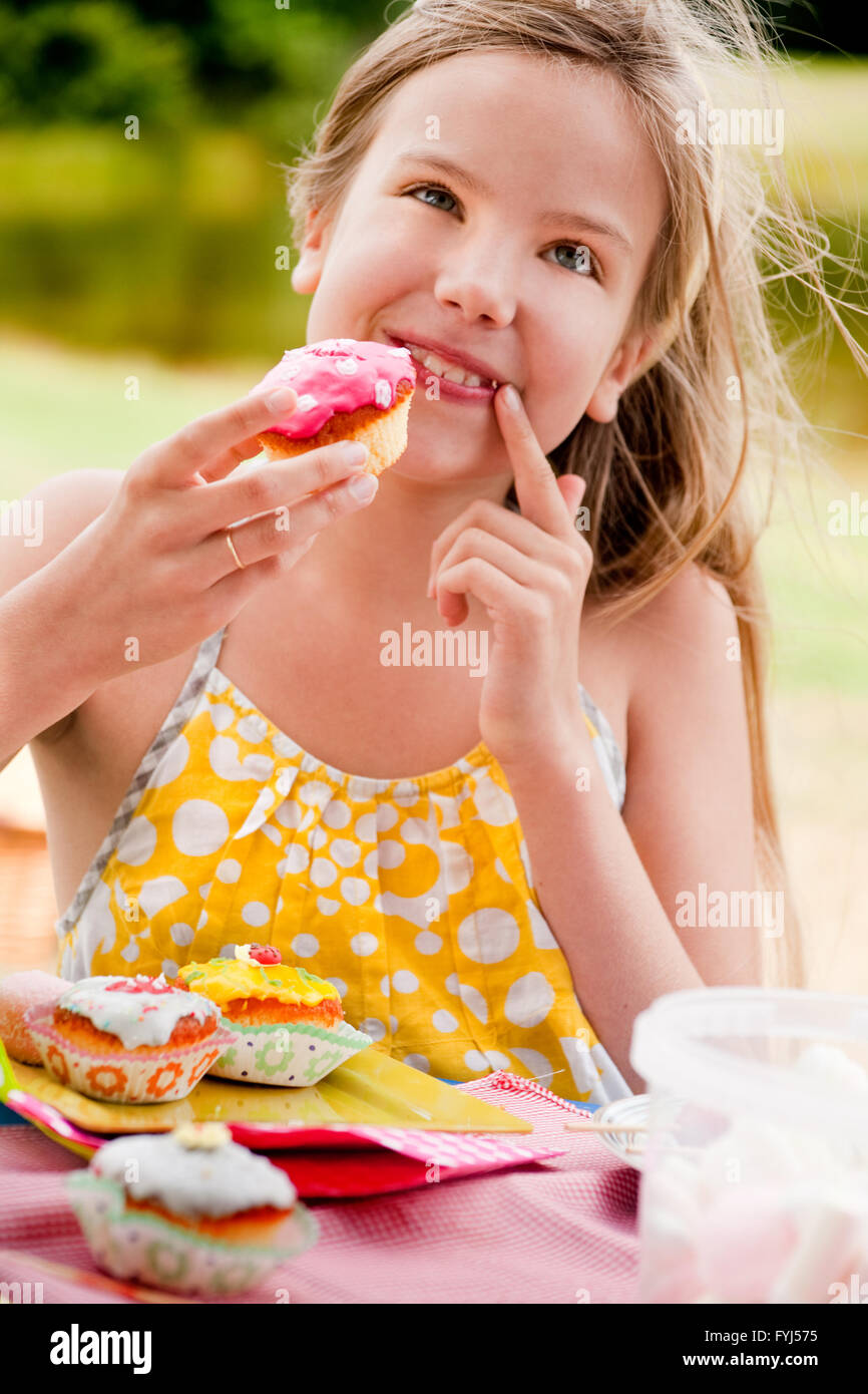 Großen Cupcake Mädchen Stockfoto